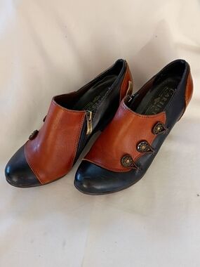 EUC L'Artiste By Spring Step Greentree Leather Ankle Booties Size 36 Side Zip